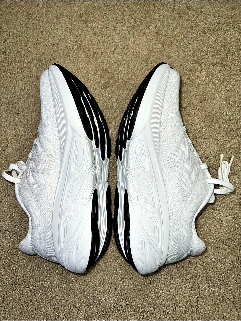 New Balance Fresh Foam X 880v13 Athletic Shoes White & Black Women's US Size 7 - Picture 3 of 6